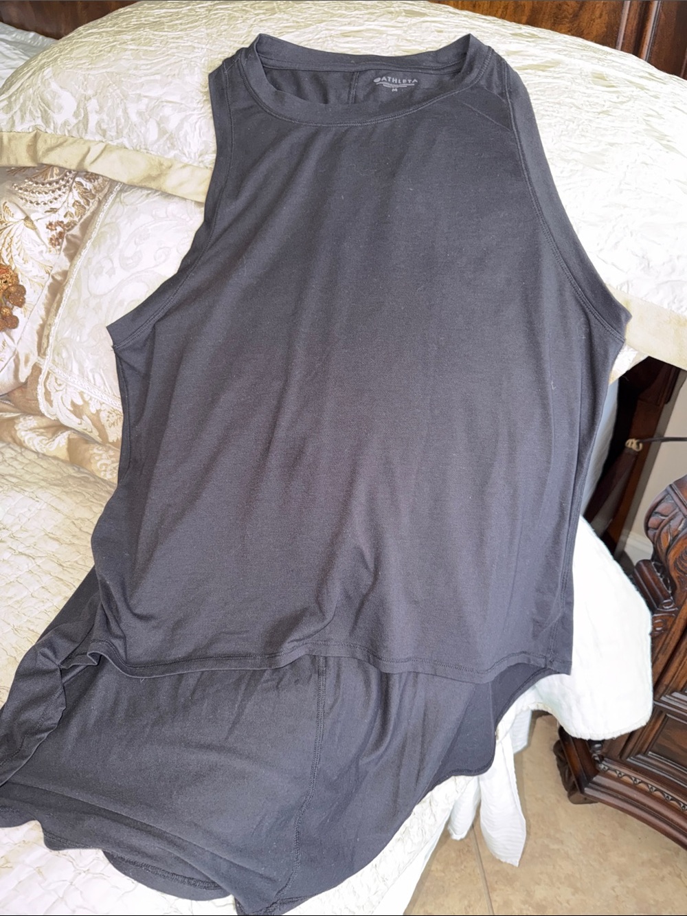 ATHLETA BLACK MEDIUM SPORTS TOP LONG IN BACK